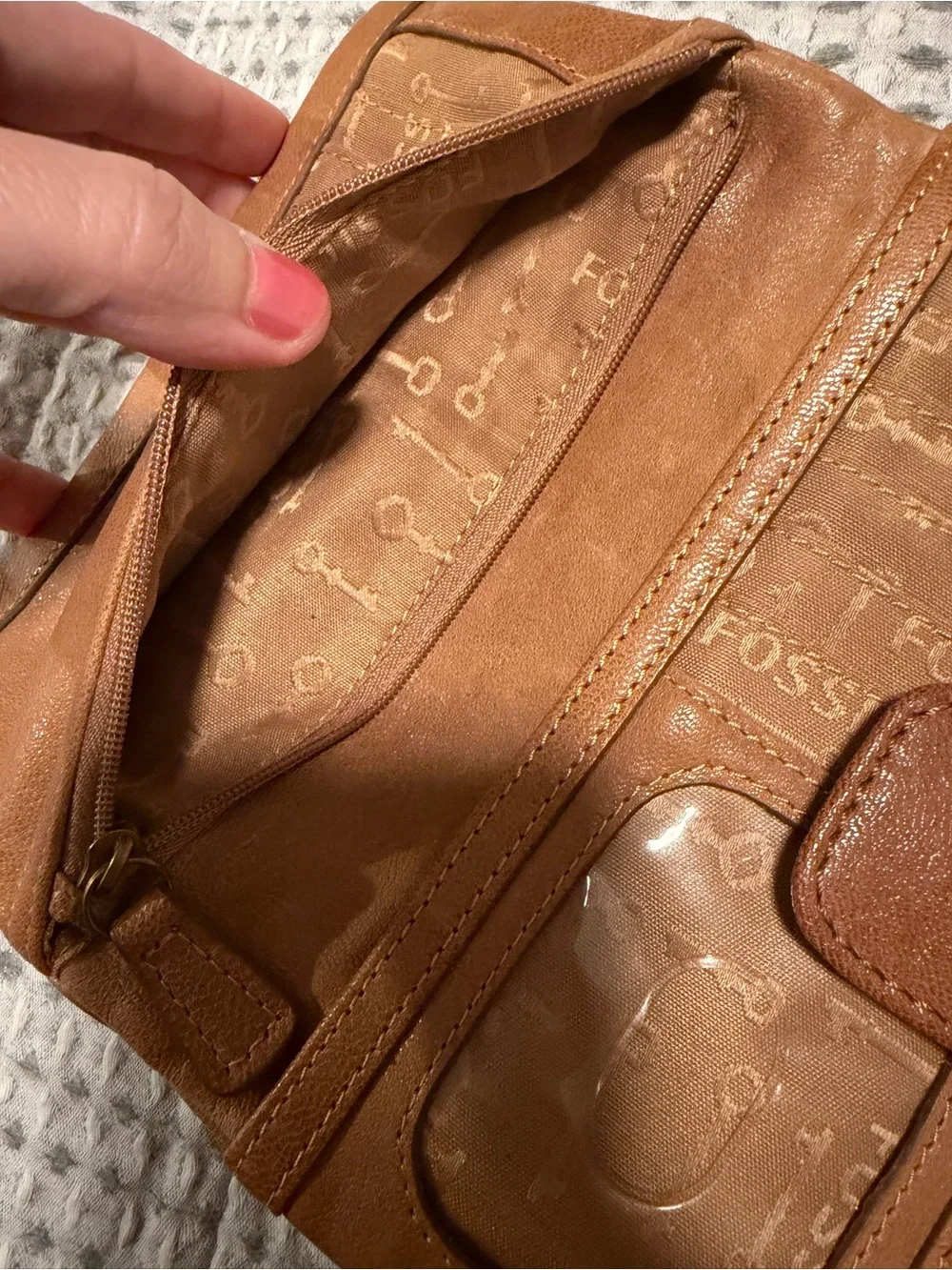 Vintage Fossil Wallet… Neutral Tan color!! Full size, great storage!